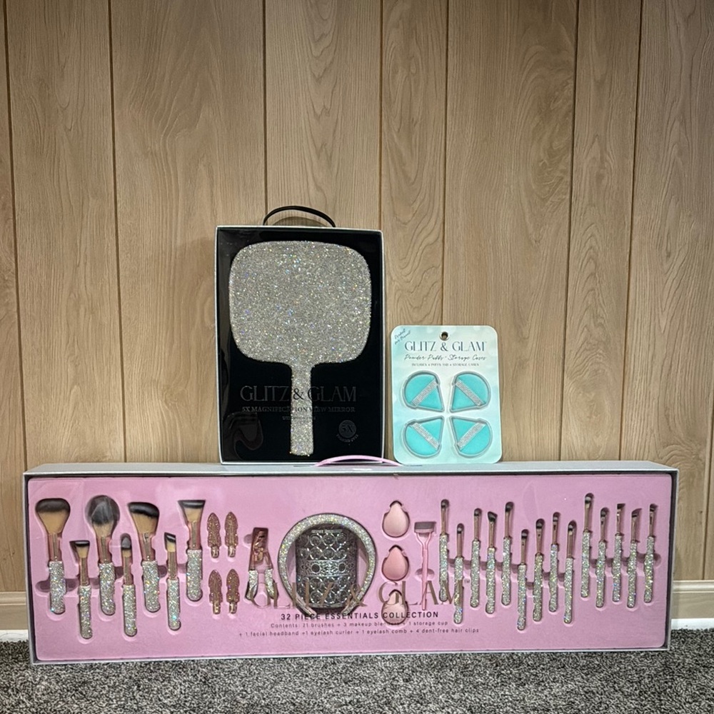 Glitz & Glam Makeup Brush Set and Accessories